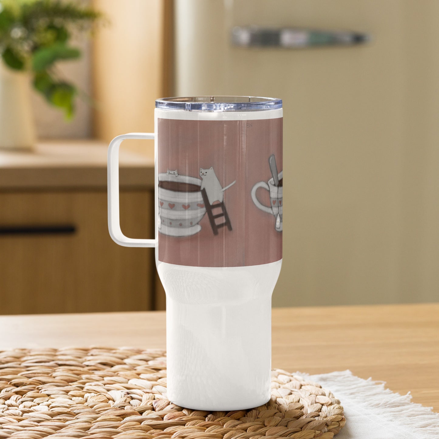 Travel mug with a handle